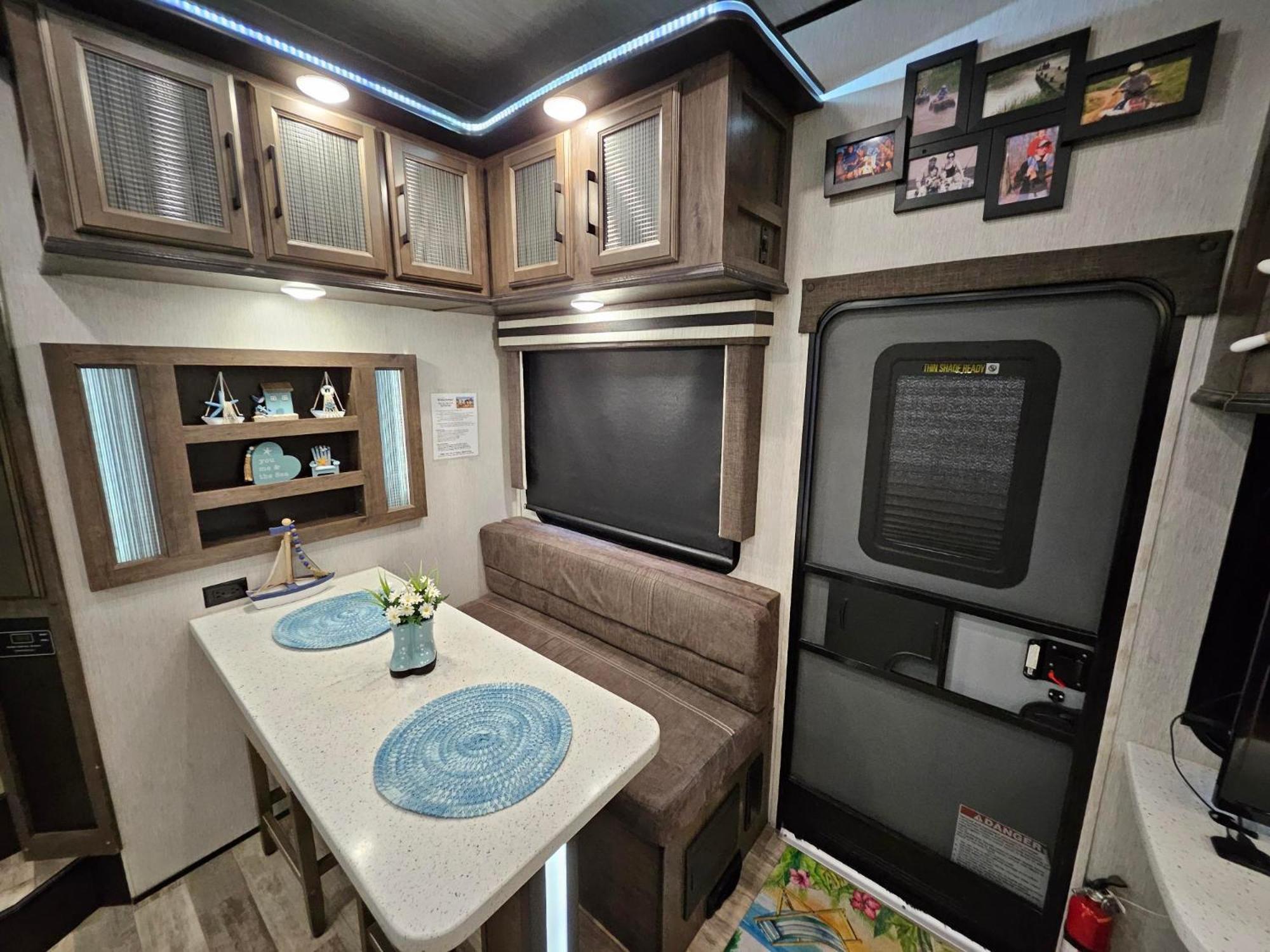 Hailey'S Beach-N-Bay Rv Resort Gilchrist Buitenkant foto